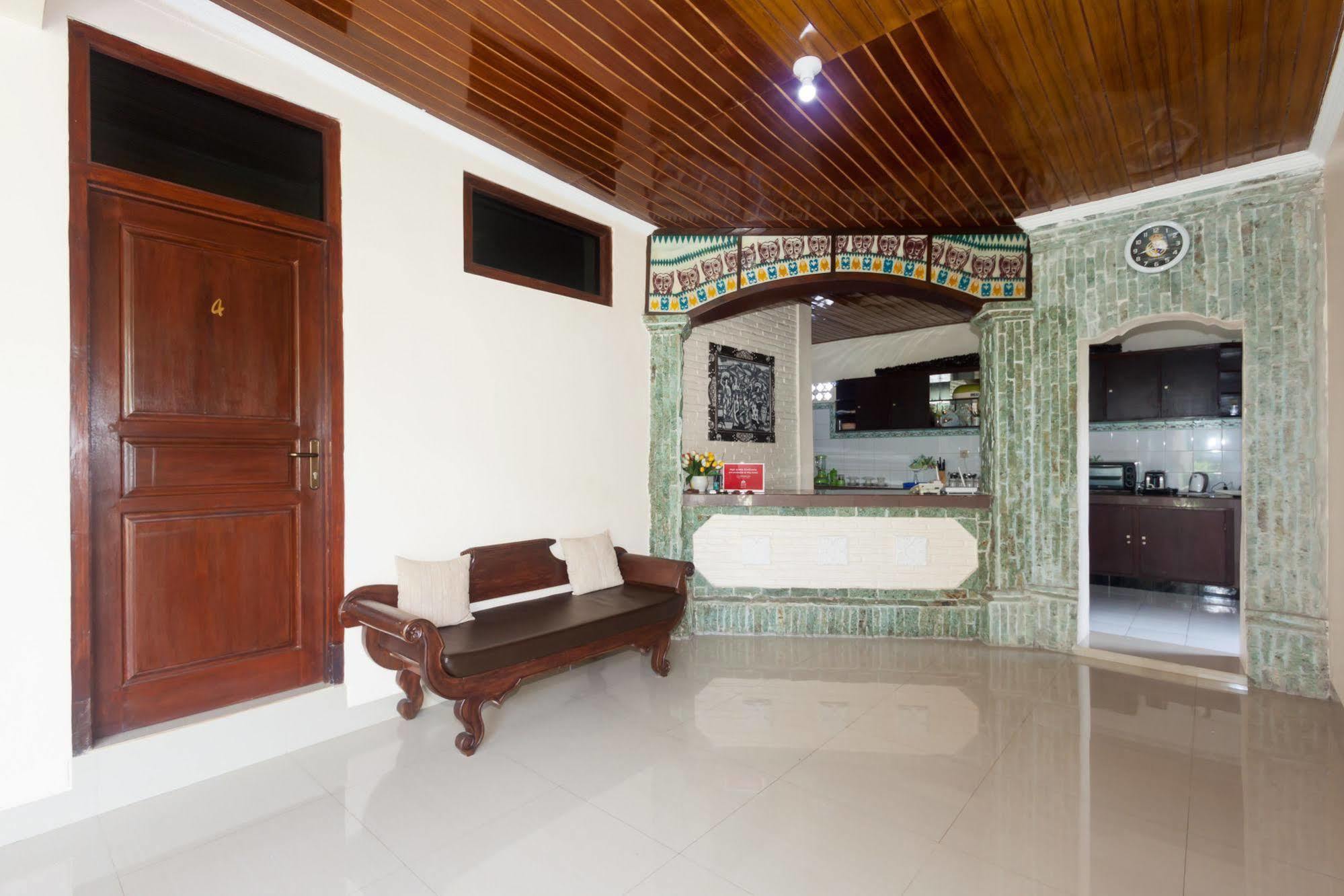 Zen Rooms Sanur Blanjong Sekawaru Exterior photo